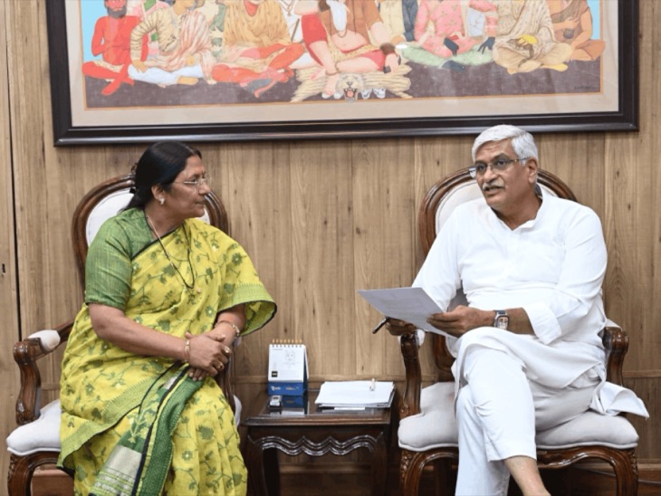 Smt. Savitri Thakur seated in discussion with another Union Minister in a wood-panelled office.